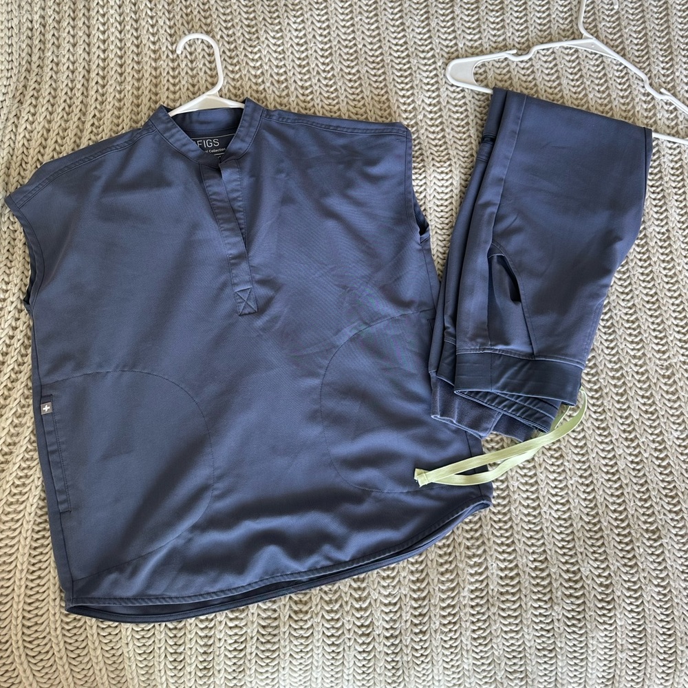 Figs Rafaela Scrub Top-Space Navy + Zamora Jogger Scrub Pants XXS